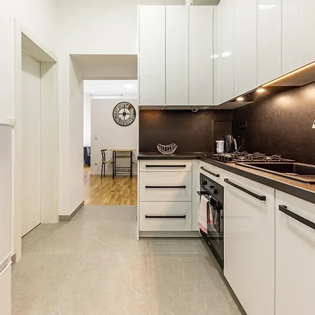Compact Luxury By Jr Vienna