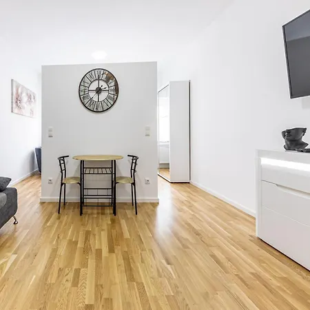 Compact Luxury By Jr Apartment *
