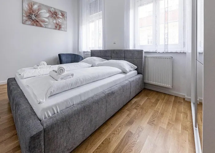 Compact Luxury By Jr *