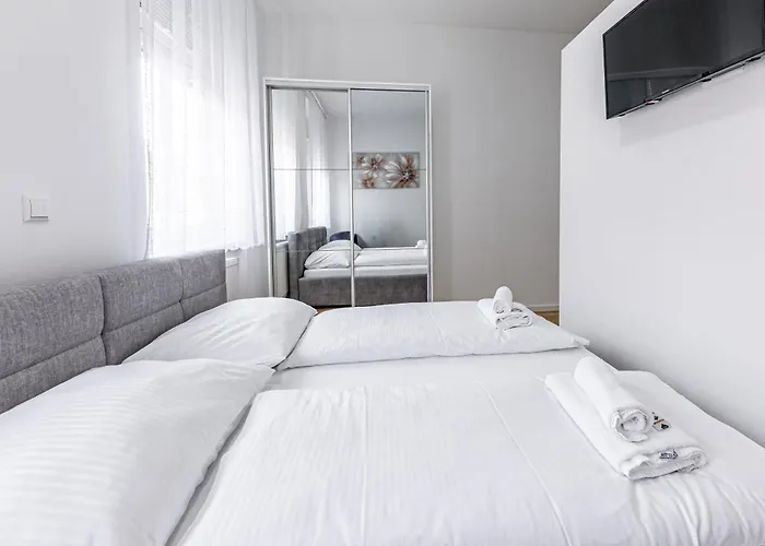 Compact Luxury By Jr Apartman