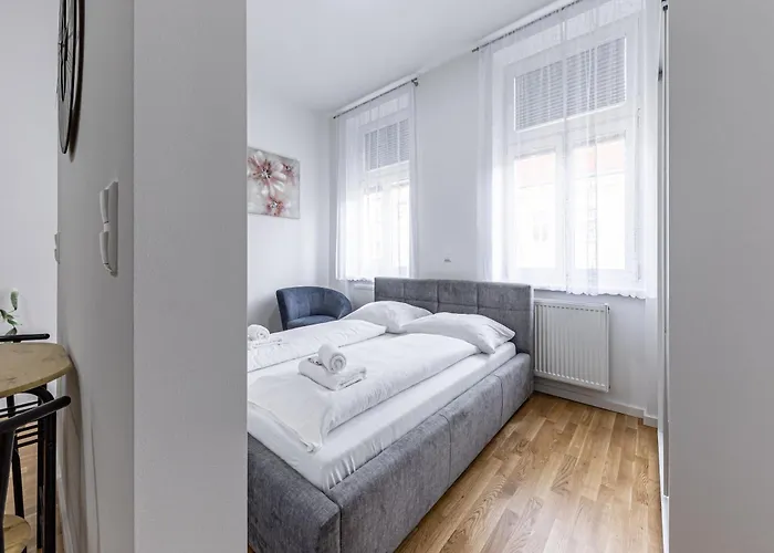 Compact Luxury By Jr *