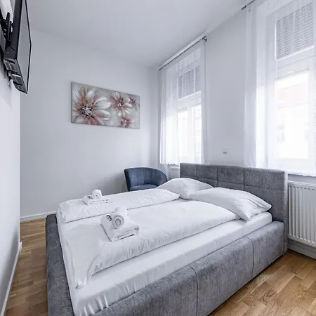 Apartment Compact Luxury By Jr Wien