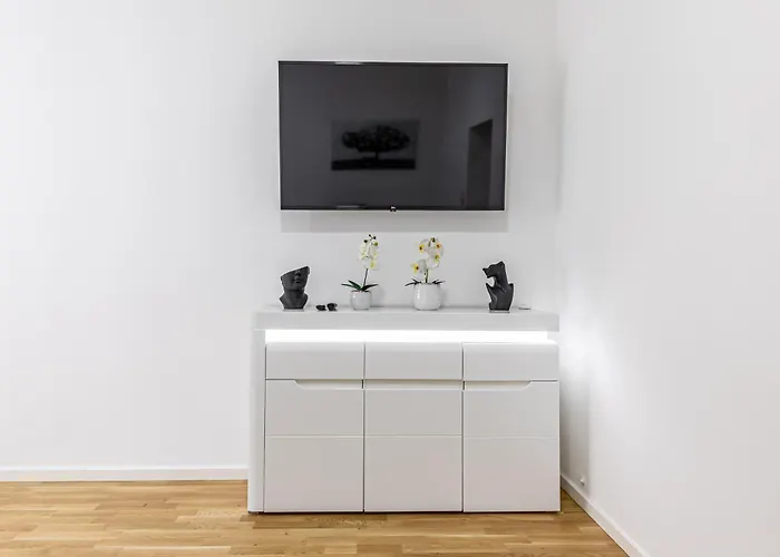 Compact Luxury By Jr Apartment