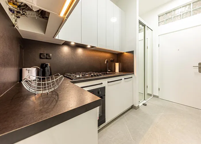 Compact Luxury By Jr * Wien